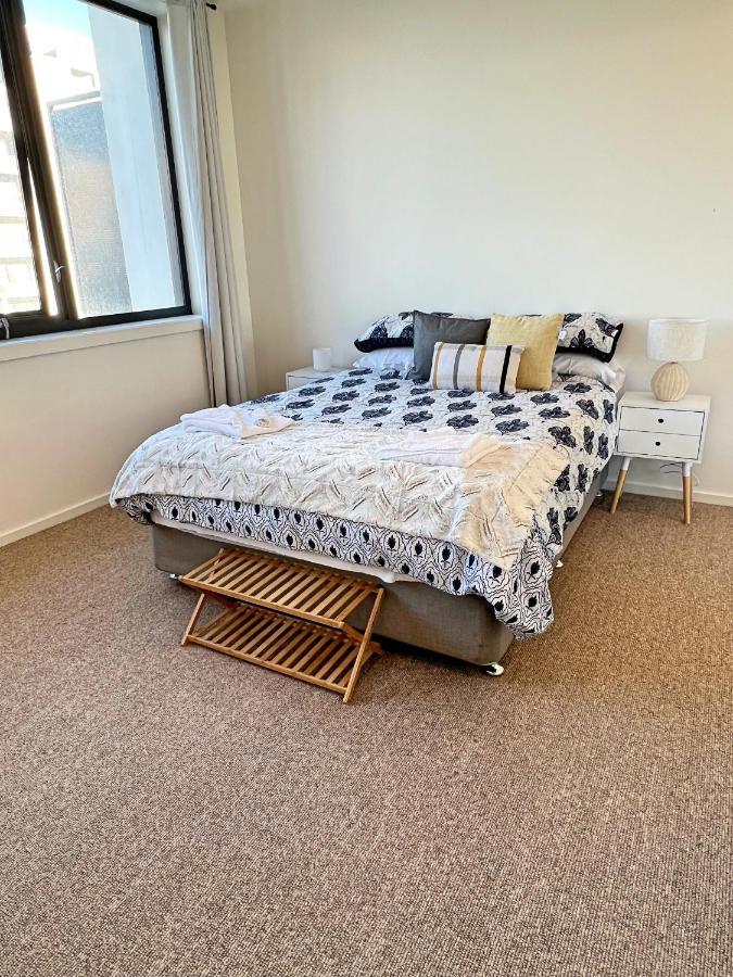 Industrial yet Modern, 1bd 1bth Apt - Woden Phillip Exterior foto